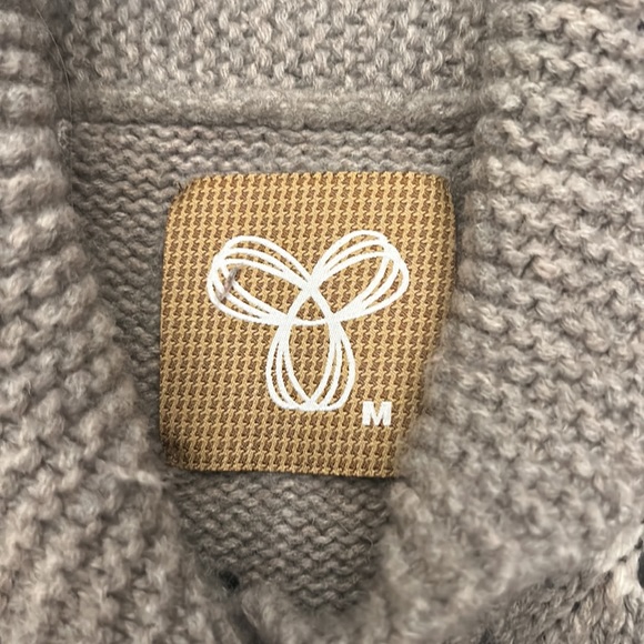 Aritzia Wool Sweater - Picture 2 of 3